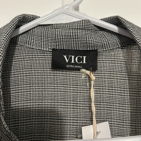 NWT Vici XS Top. - Picture 2 of 6